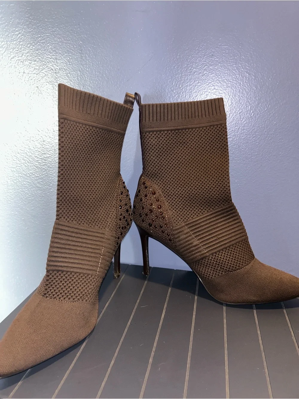 BEBE Joselyn Brown Sweater Knit Ankle Boots EUC